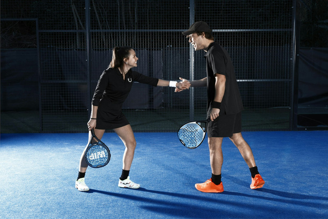 Joueur de droite ou de gauche au padel : quelle raquette choisir ?